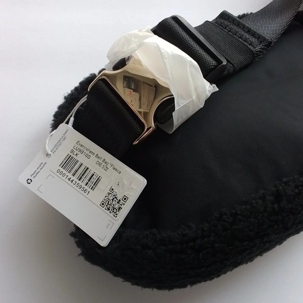 NEW Lululemon Athletica Everywhere Belt Bag Fleece Sherpa Black 1L - Picture 9 of 13